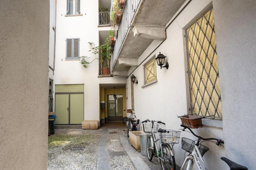 Alloggio Del 1400 Nel Cuore Del Centro Storico A 2 Min Dal Porto E Con 2 Bici Gratuite Комо Экстерьер фото