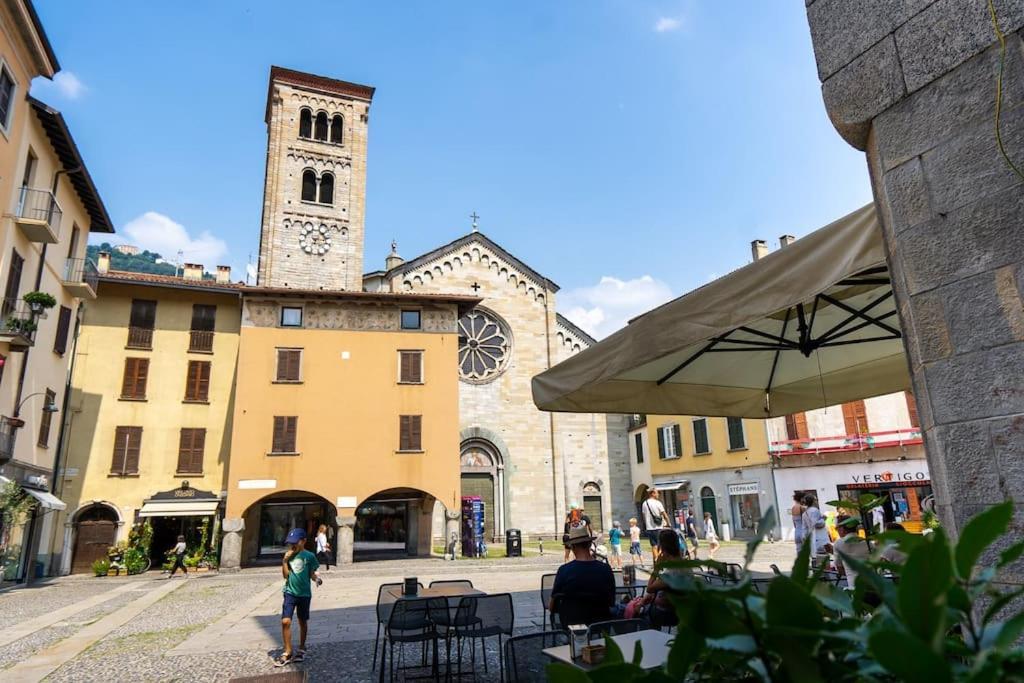 Alloggio Del 1400 Nel Cuore Del Centro Storico A 2 Min Dal Porto E Con 2 Bici Gratuite Комо Экстерьер фото