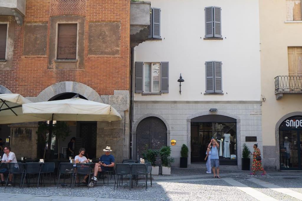 Alloggio Del 1400 Nel Cuore Del Centro Storico A 2 Min Dal Porto E Con 2 Bici Gratuite Комо Экстерьер фото